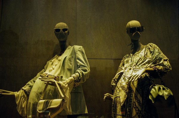 L'Élégance au Masculin : Réinventer les Stéréotypes avec la Mode Minimaliste