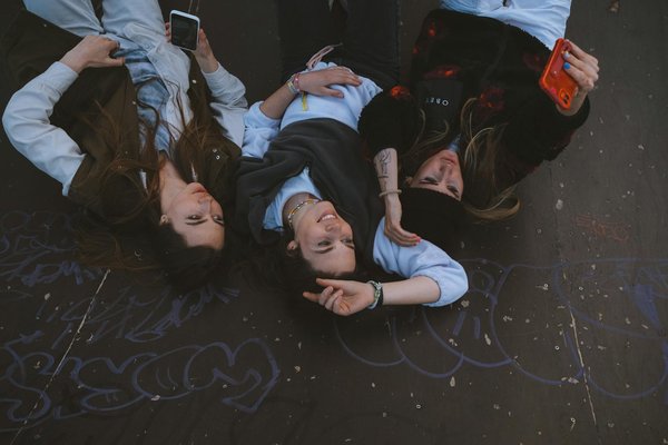 Transformez vos boucles naturelles sans chaleur : le guide ultime pour des cheveux sublimes !